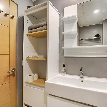 Feel Like Home Apartment